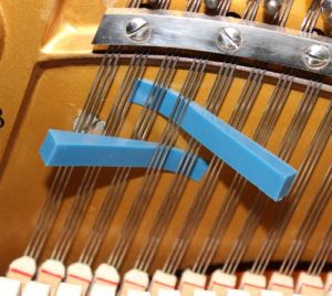 гумичка за акордиране на пиано синя